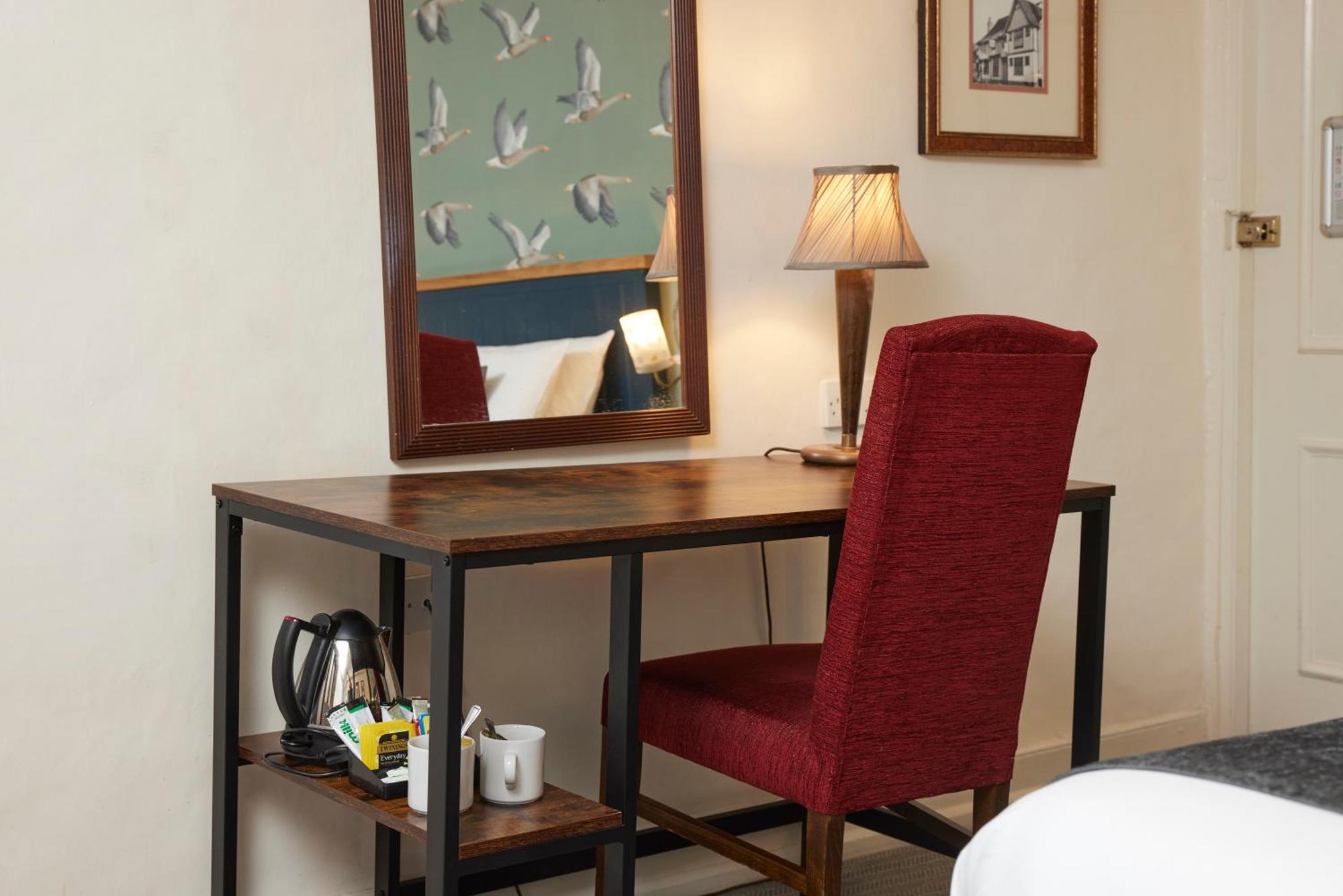 Bull Hotel By Greene King Inns لونغ ميلفورد المظهر الخارجي الصورة