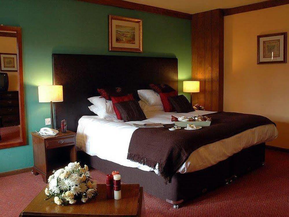 Bull Hotel By Greene King Inns لونغ ميلفورد المظهر الخارجي الصورة