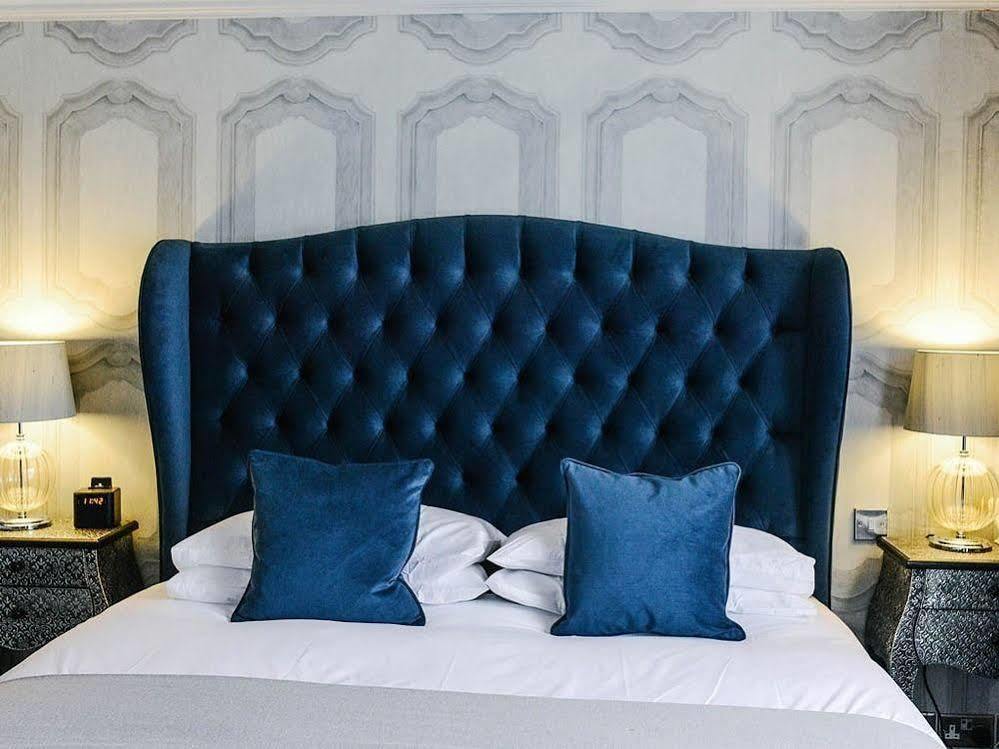 Bull Hotel By Greene King Inns لونغ ميلفورد المظهر الخارجي الصورة