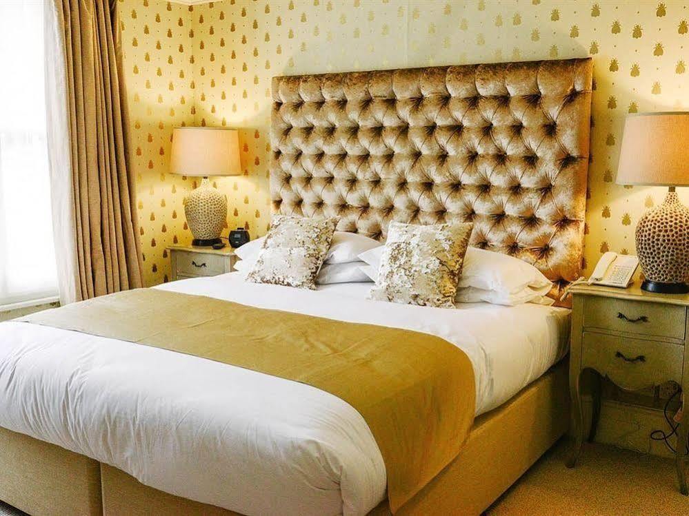 Bull Hotel By Greene King Inns لونغ ميلفورد المظهر الخارجي الصورة